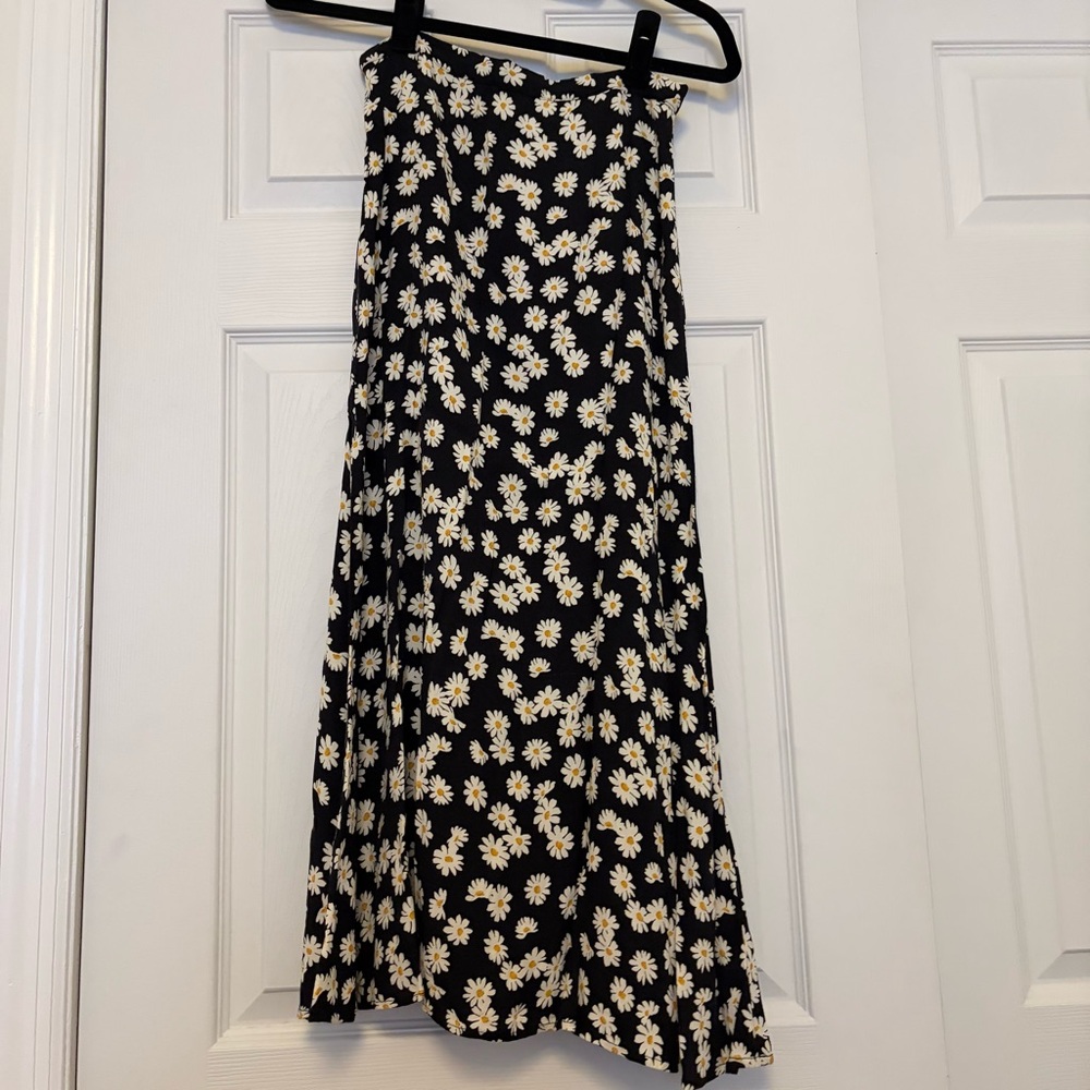 Reformation Black Maxi Skirt with White and Yellow Daisy Print